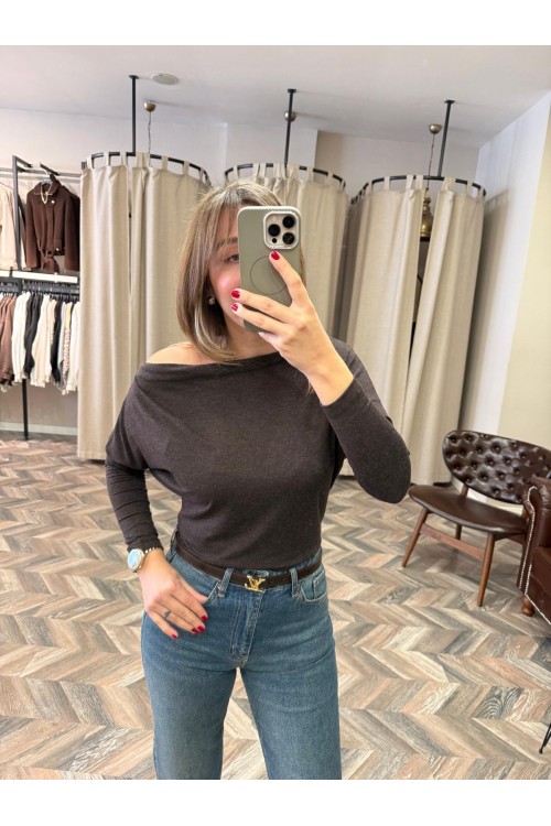 10239-251072 TEK OMUZ BLUZ