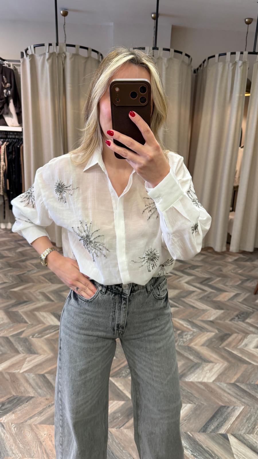 8136-BONCUK İŞLEME GÖMLEK