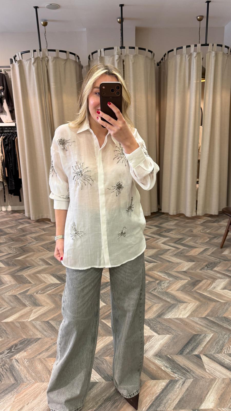 8136-BONCUK İŞLEME GÖMLEK