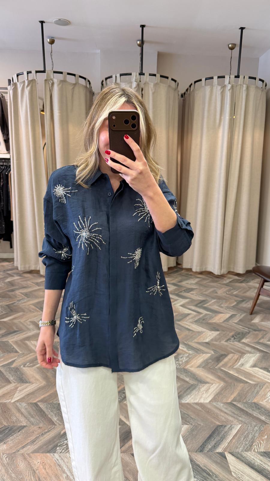 8136-BONCUK İŞLEME GÖMLEK