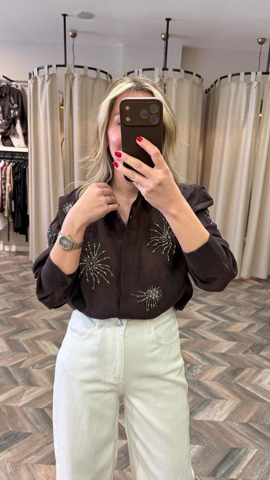 8136-BONCUK İŞLEME GÖMLEK