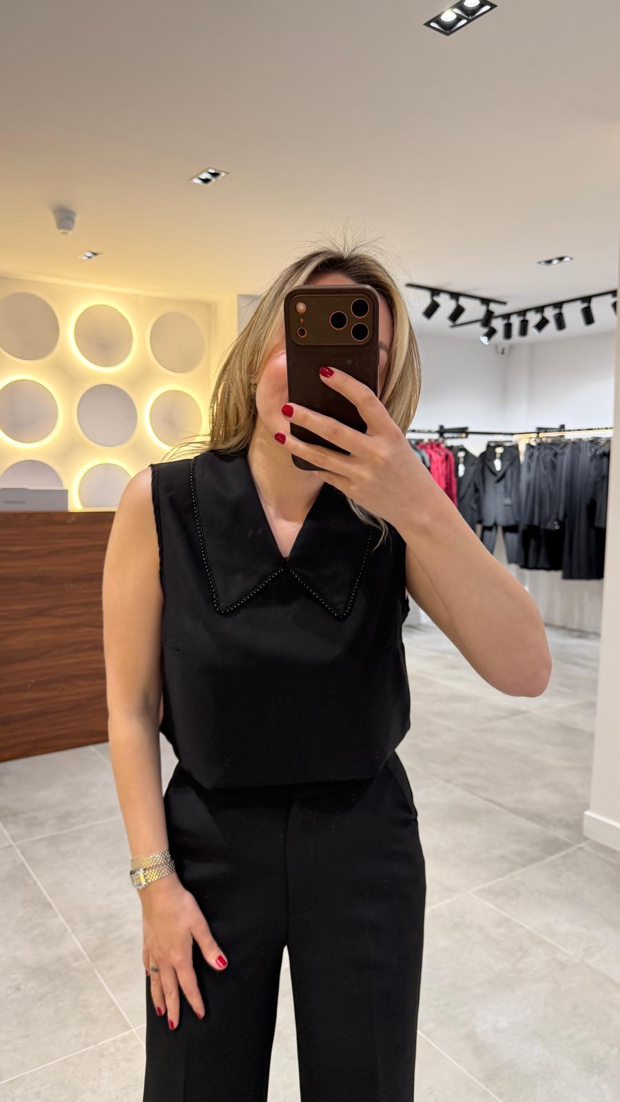 1092-İNCİLİ KOLSUZ BLUZ